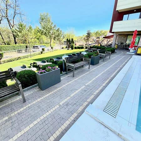 Hotel Victoriya'S House Chisaria Zewnętrze zdjęcie