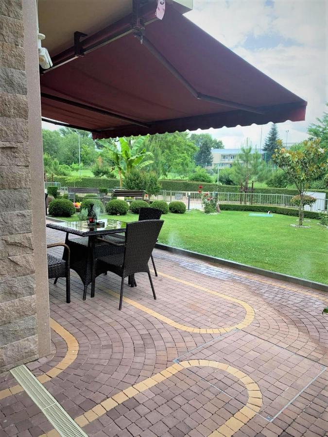 Hotel Victoriya'S House Chisaria Zewnętrze zdjęcie