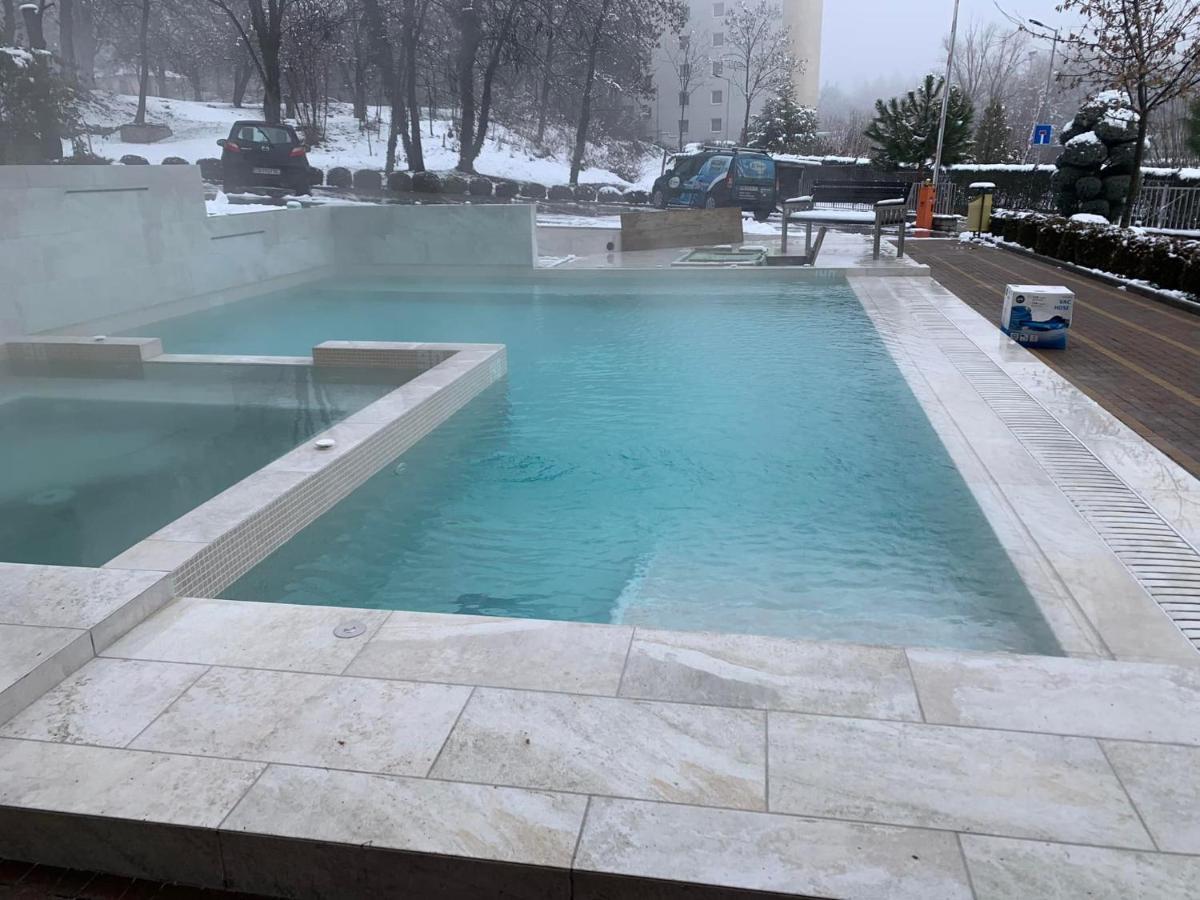 Hotel Victoriya'S House Chisaria Zewnętrze zdjęcie