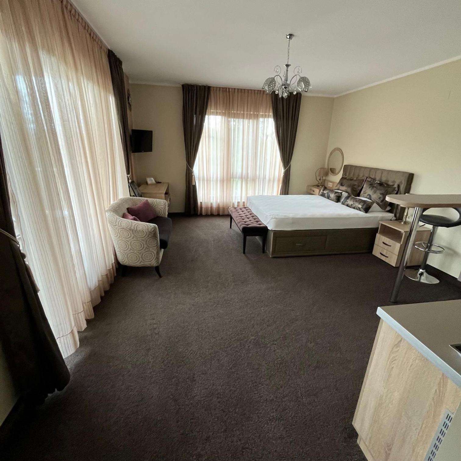 Hotel Victoriya'S House Chisaria Zewnętrze zdjęcie