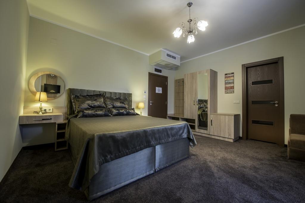 Hotel Victoriya'S House Chisaria Zewnętrze zdjęcie