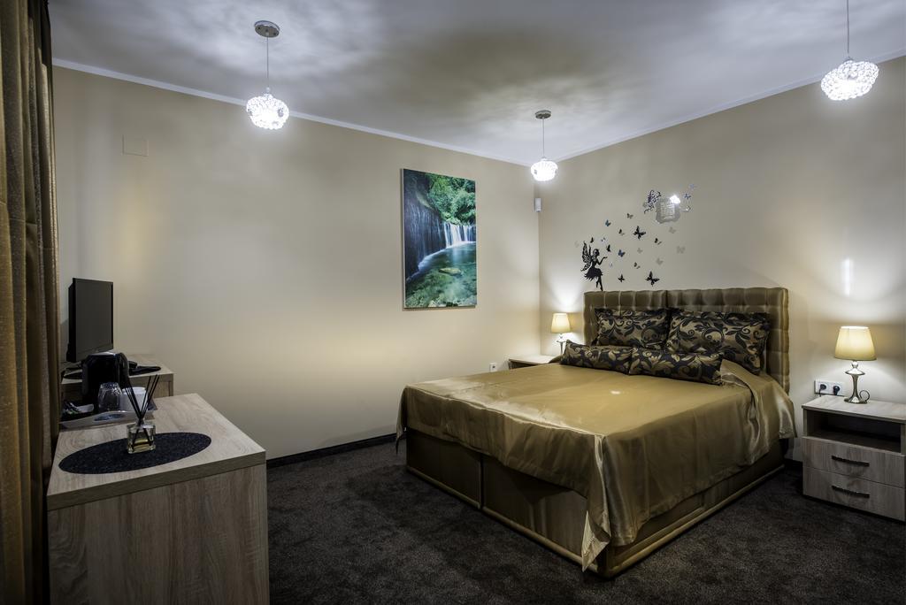 Hotel Victoriya'S House Chisaria Zewnętrze zdjęcie