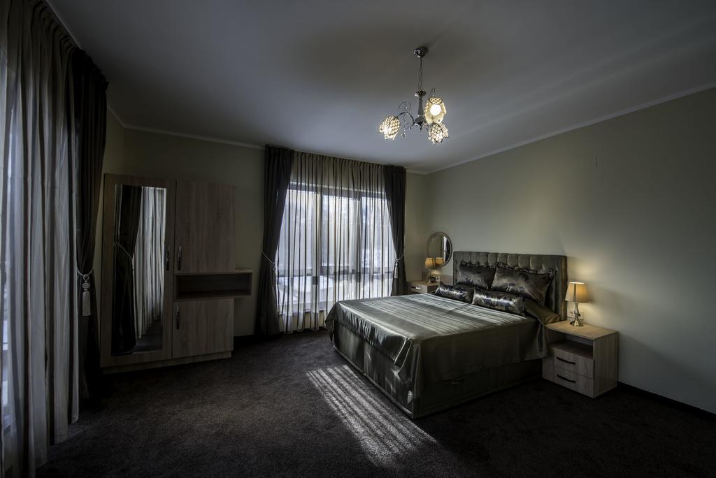 Hotel Victoriya'S House Chisaria Zewnętrze zdjęcie