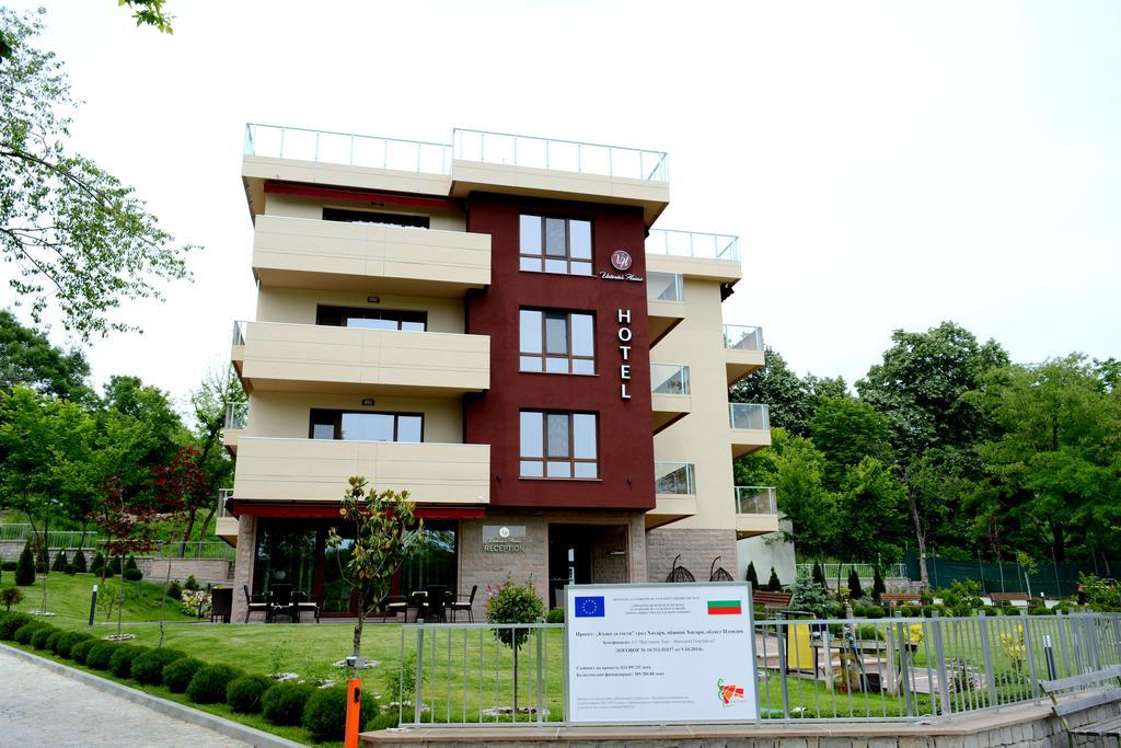 Hotel Victoriya'S House Chisaria Zewnętrze zdjęcie