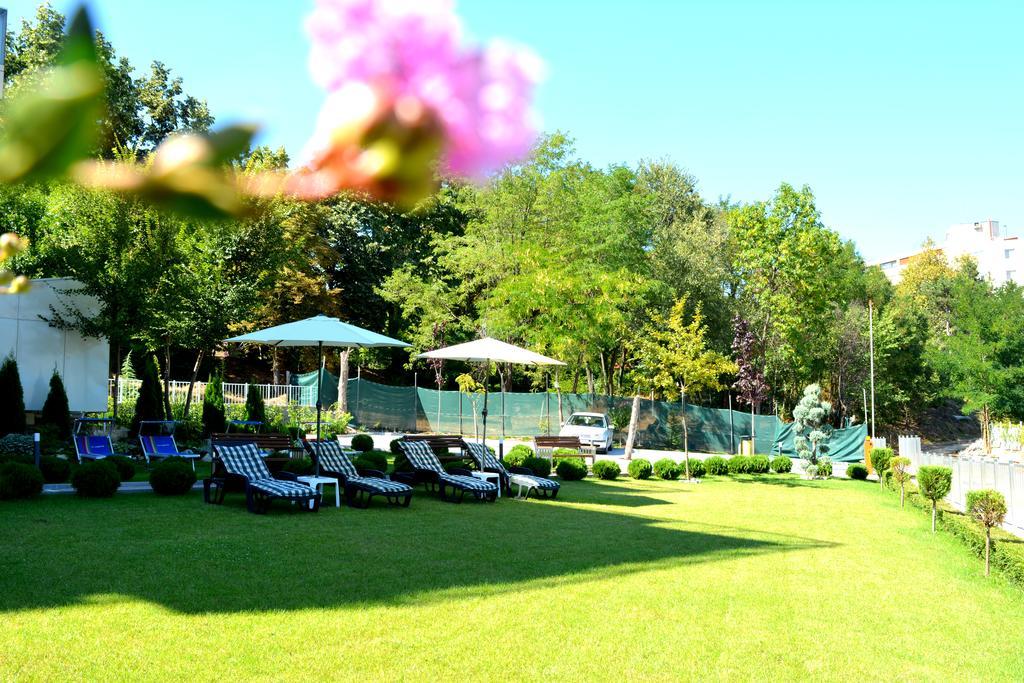 Hotel Victoriya'S House Chisaria Zewnętrze zdjęcie