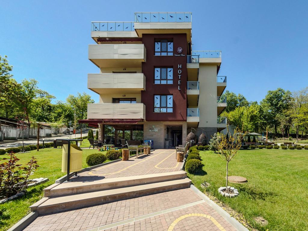 Hotel Victoriya'S House Chisaria Zewnętrze zdjęcie